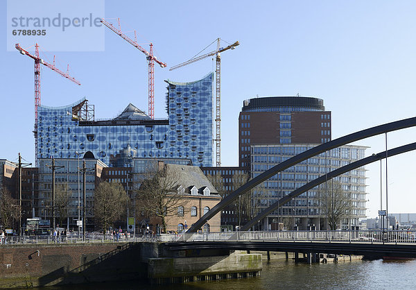 Im Bau befindliche Elbphilharmonie und Hanseatic Trade Center HTC  Kehrwiederspitze  HafenCity  Speicherstadt  Hansestadt Hamburg  Deutschland  Europa
