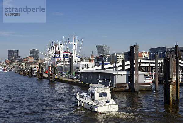 Hamburger Hafen  Überseebrücke  City-Sportboothafen  Landungsbrücken  Hansestadt Hamburg  Deutschland  Europa