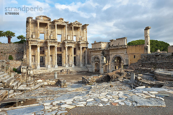 Celsus-Bibliothek  Ephesus oder Ephesos  Izmir Provinz  Türkei