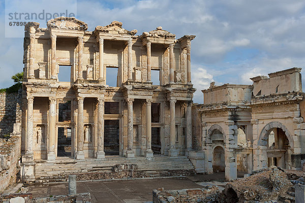 Celsus-Bibliothek  Ephesus oder Ephesos  Izmir Provinz  Türkei