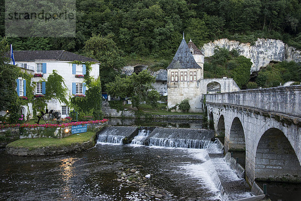 Brücke und Mühle  Brantome  Perigord  Dordogne  Frankreich  Europa  ÖffentlicherGrund