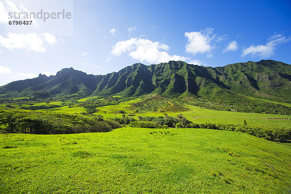 Hawaii  Oahu  Ansicht von Kaaawa Tal und Kualoa Ranch mit das Koolau Gebirge im Hintergrund.