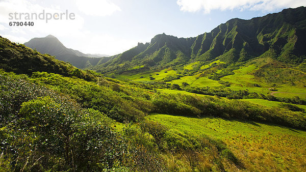 Hawaii  Oahu  Ansicht von Kaaawa Tal und Kualoa Ranch mit das Koolau Gebirge im Hintergrund.