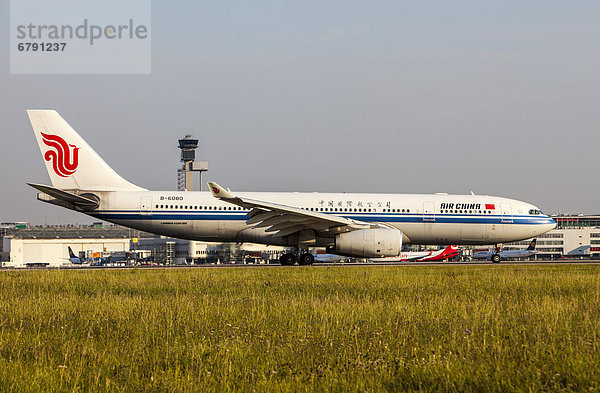 Air China  Airbus A330  nach der Landung auf dem Flughafen Düsseldorf International  Düsseldorf  Nordrhein-Westfalen  Deutschland  Europa