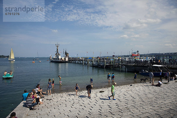 An der Hafeneinfahrt von Konstanz am Bodensee  Baden-Württemberg  Deutschland  Europa  ÖffentlicherGrund