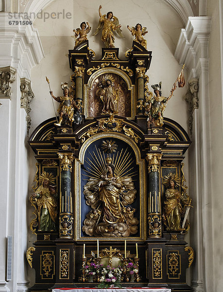 Frauenaltar  auch Marienaltar von Johann Franz Schwantaler  Pfarrkirche St. Stephan in Pram  Hausruckviertel  Oberösterreich  Österreich  Europa