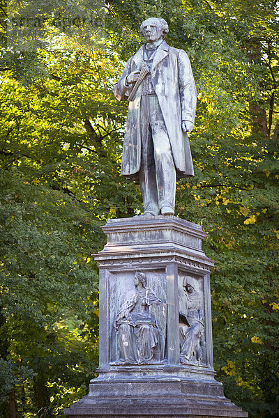 Johann-Ludwig-Uhland-Denkmal  Tübingen  Baden-Württemberg  Deutschland  Europa