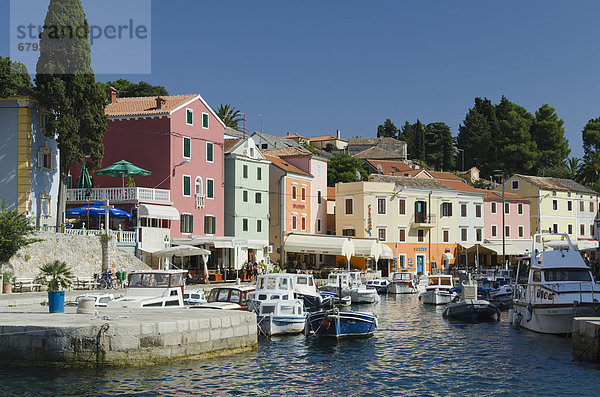 Boote im Hafen von Veli Losinj  Insel Losinj  Adria  Kvarner-Bucht  Kroatien  Europa