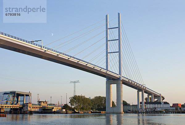 Rügenbrücke  Stralsund  Mecklenburg-Vorpommern  Deutschland  Europa