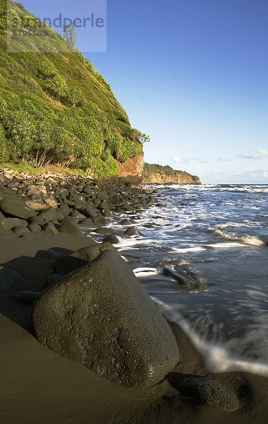 Hawaii  Big Island  North Kohala Pololu  Black Sand Beach.