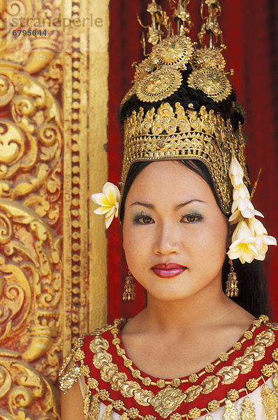 Halbportrait  Frau  Tradition  tanzen  Kostüm - Faschingskostüm  Kambodscha  Siem Reap