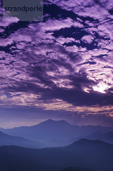 entfernt  Helligkeit  Wolke  Sonnenuntergang  Himmel  lila  Vorgebirge  Nepal  Sonne