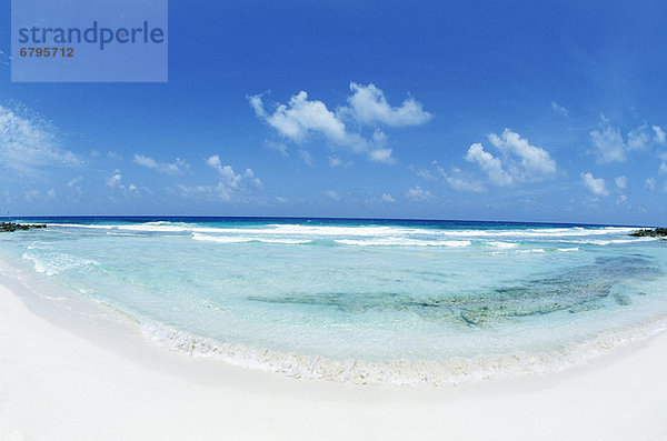 durchsichtig  transparent  transparente  transparentes  Wasser  Himmel  Ozean  blauer Himmel  wolkenloser Himmel  wolkenlos  blau  Mexiko  Isla Mujeres  Halbinsel Yucatan