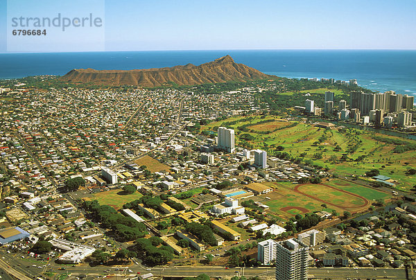 blauer Himmel  wolkenloser Himmel  wolkenlos  Nachbarschaft  Ansicht  umgeben  Luftbild  Fernsehantenne  Diamant  Hawaii  Oahu