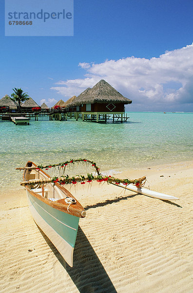 Strand  Kanu  Fokus auf den Vordergrund  Fokus auf dem Vordergrund  Französisch-Polynesien  Tahiti