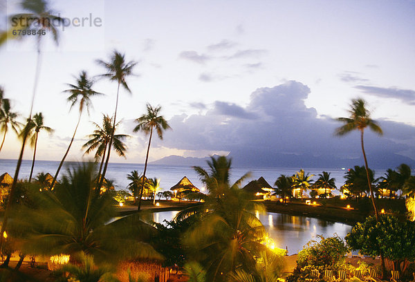 Strand  Hotel  Draufsicht  Abenddämmerung  Französisch-Polynesien  Sofitel  Tahiti