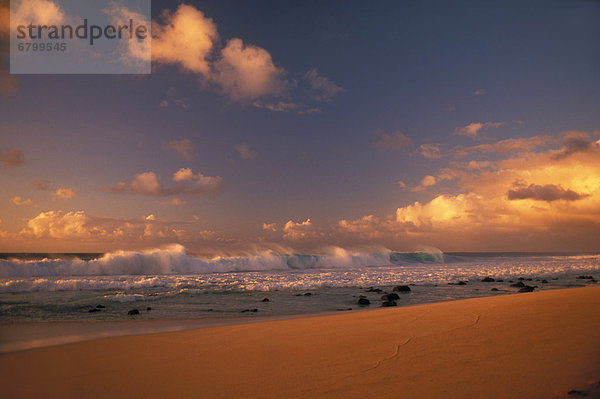 Wolke Strand Sonnenuntergang Wärme Himmel Zusammenstoß flauschig Hawaii North Shore Oahu Wasserwelle Welle