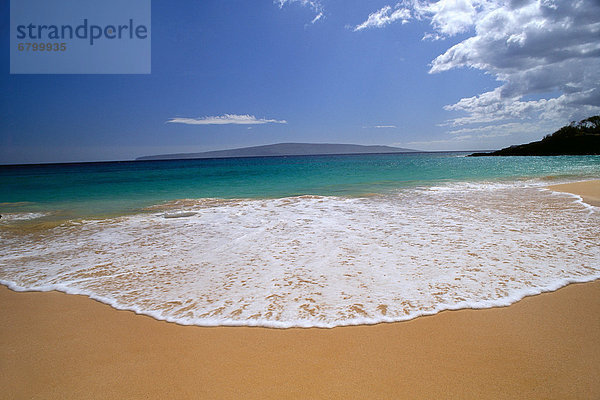 blauer Himmel  wolkenloser Himmel  wolkenlos  Strand  Ozean  Küste  Ansicht  türkis  Hawaii  Maui