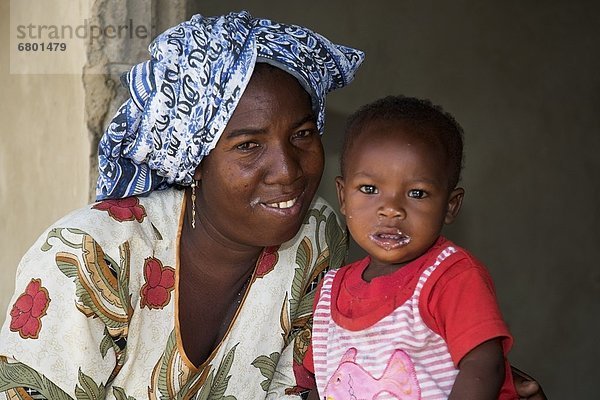 sehen Blick in die Kamera Mutter - Mensch Tansania Sansibar