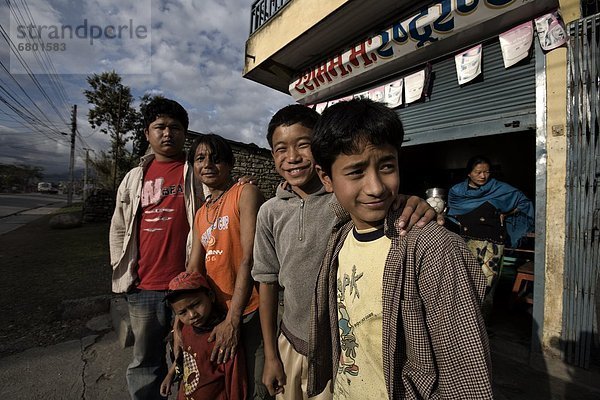 Jugendlicher  abhängen  jung  Nepal  Pokhara