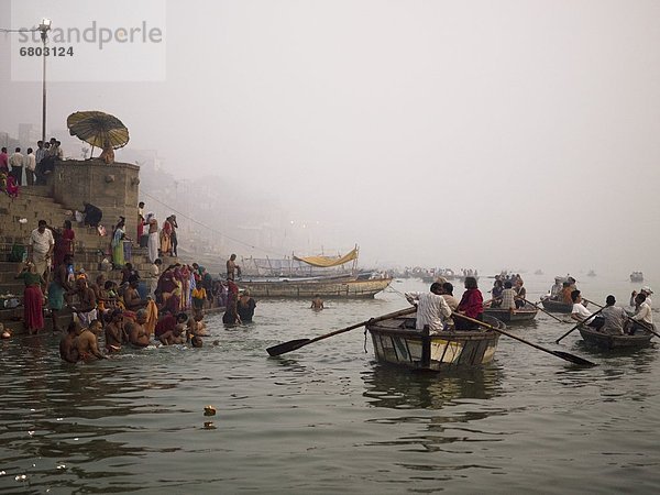 Mensch  Menschen  Reise  baden  Boot  Fluss  Indien  Varanasi