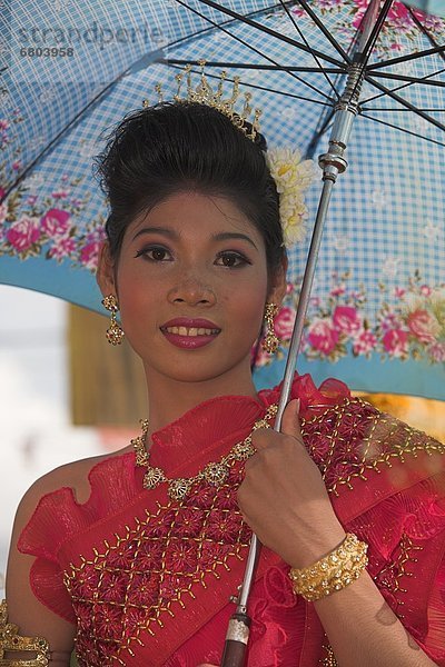 Außenaufnahme  Frau  Regenschirm  Schirm  freie Natur  Thailand