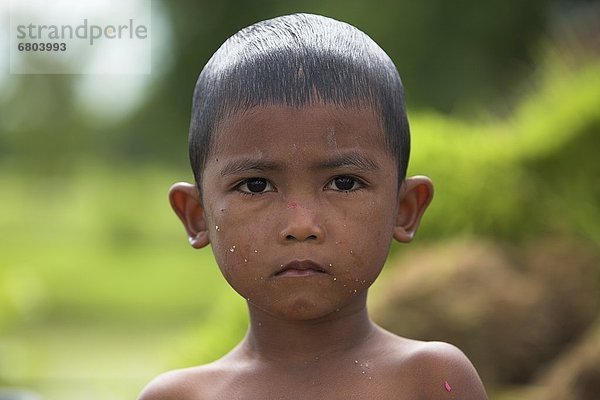 Außenaufnahme  Junge - Person  nass  jung  freie Natur  Thailand