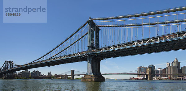 Vereinigte Staaten von Amerika  USA  New York City  Brooklyn Bridge  New York State