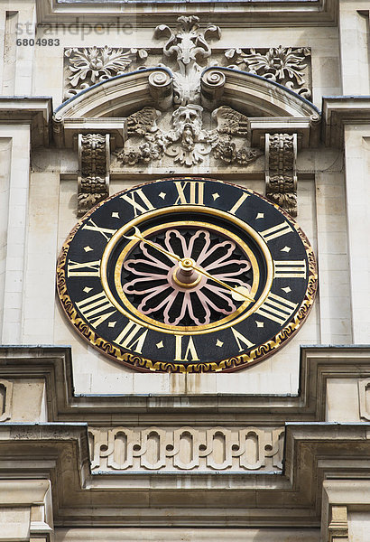 UK  London  Detail der Westminster Abbey Uhr