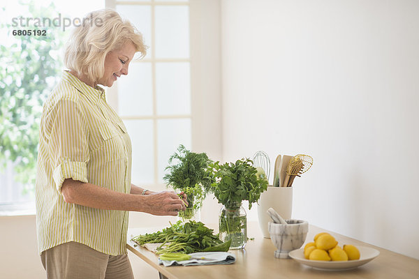 Frau Lebensmittel Vorbereitung Küche