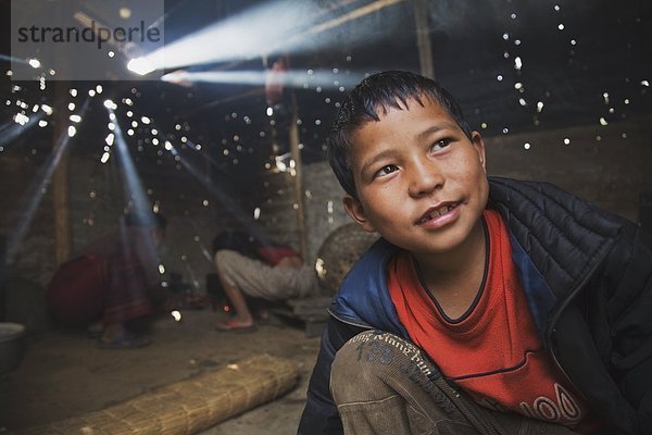 Hütte  lächeln  Junge - Person  Koch  Nepal  Pokhara