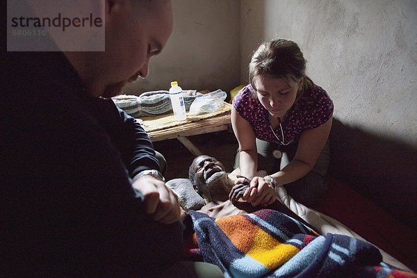 Mann  arbeiten  über  Gesundheitspflege  Gebet  Afrika  Mosambik