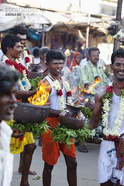 Mann  Fest  festlich  Junge - Person  Straße  Festival  Hinduismus  Indien  Tamil Nadu