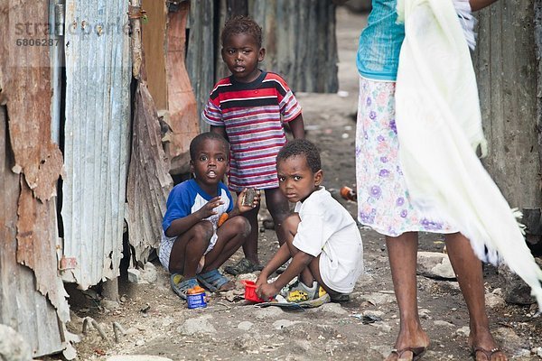 Außenaufnahme  stehend  Frau  Junge - Person  Spiel  jung  3  Haiti