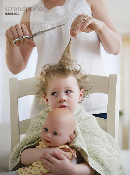 schneiden  2-3 Jahre  2 bis 3 Jahre  Mutter - Mensch  Haar