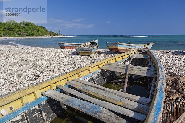 Wasserrand Felsen Boot Haiti