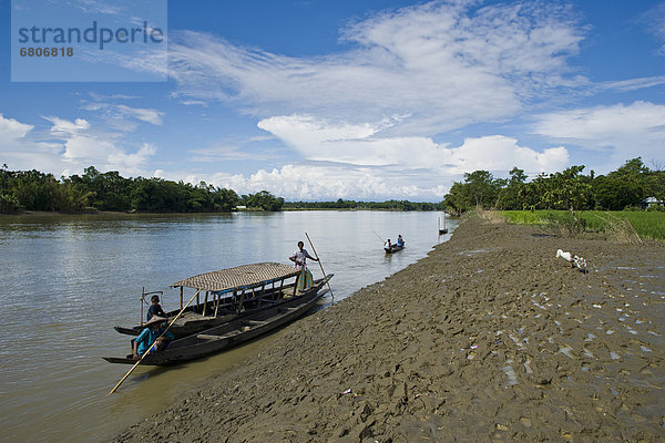 nahe  Ländliches Motiv  ländliche Motive  Mensch  Menschen  Ecke  Ecken  Boot  Fluss  vorwärts  Zimmer  Bangladesh