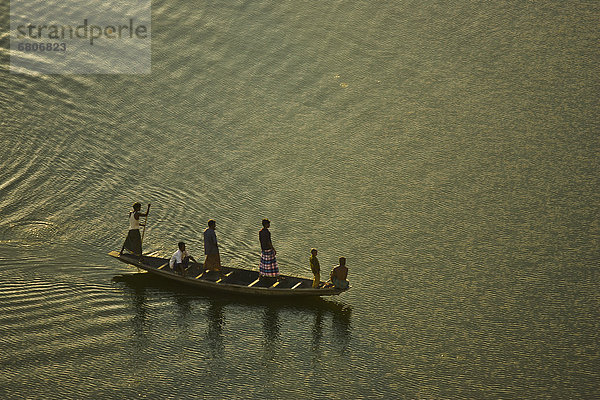 stehend  Mensch  Menschen  Boot  Fluss  Bangladesh