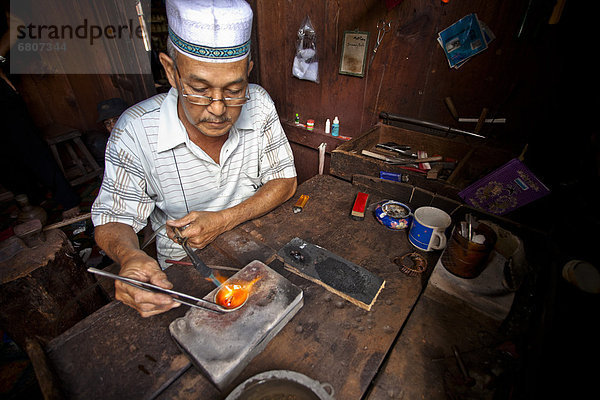 A Penesak Jeweler Makes Jewelry  Tanjung Batu Sumatera Selatan Indonesia