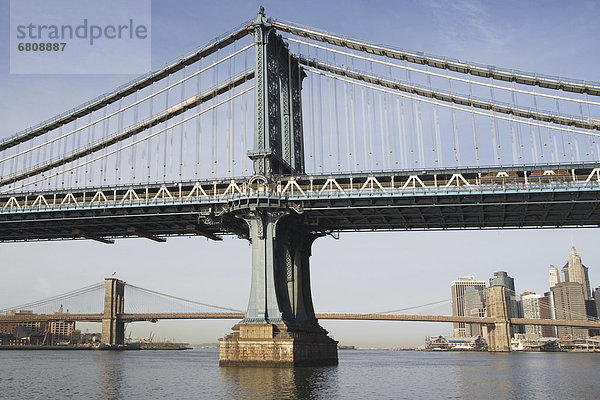 Vereinigte Staaten von Amerika  USA  New York City  Brooklyn Bridge  Manhattan