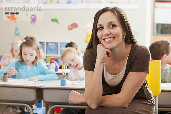 Teacher with children (4-5  6-7) during art classes