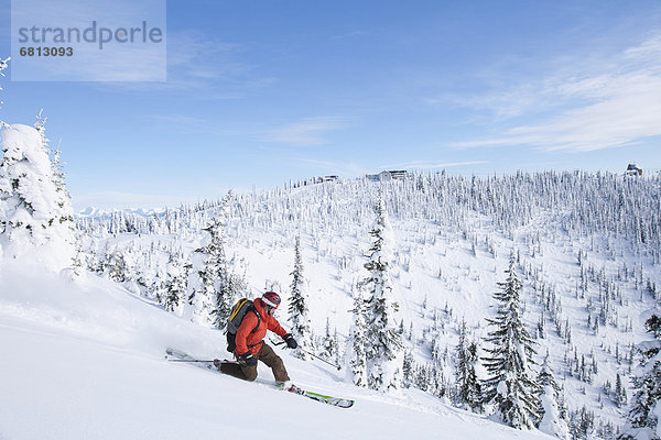 Landschaftlich schön  landschaftlich reizvoll  Berg  Mann  Skisport  Gesichtspuder