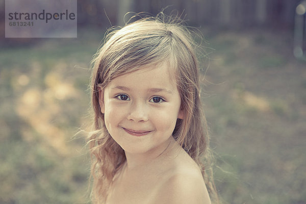 Portrait  lächeln  5-9 Jahre  5 bis 9 Jahre  Mädchen