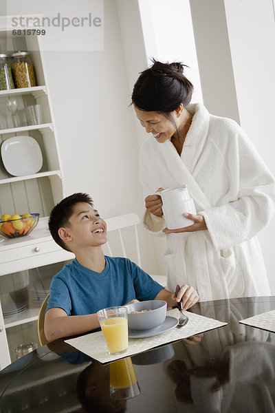 geben  Sohn  Mutter - Mensch  Frühstück