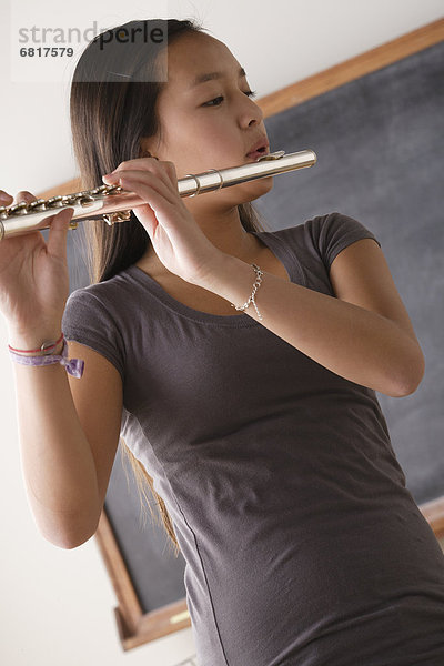 Jugendlicher  13-14 Jahre  13 bis 14 Jahre  Mädchen  Flöte  spielen