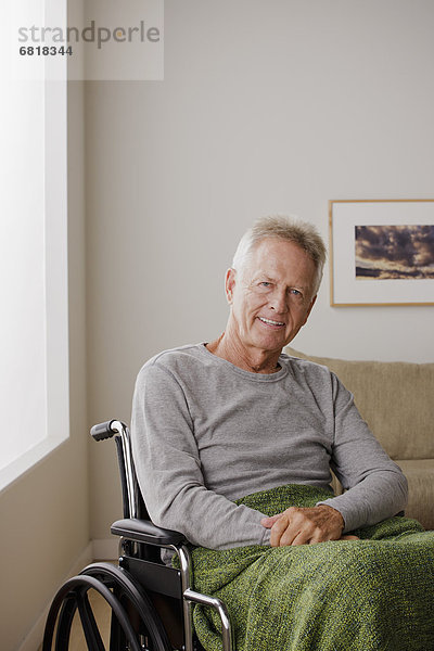 Senior  Senioren  Portrait  Mann  Rollstuhl