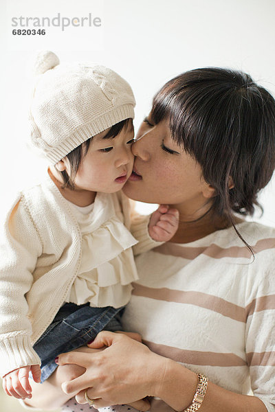 küssen  Mädchen  Mutter - Mensch  Baby