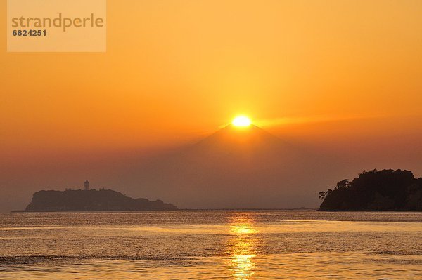 über  Fuji  Sonne