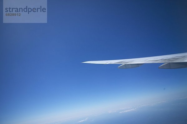 Vereinigte Staaten von Amerika  USA  Flugzeug  durchsichtig  transparent  transparente  transparentes  Himmel  blauer Himmel  wolkenloser Himmel  wolkenlos  blau  New York City  Ansicht