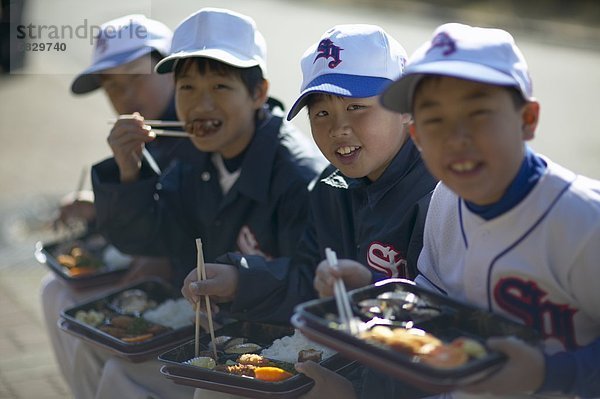 Portrait  Junge - Person  Baseball  Mittagessen